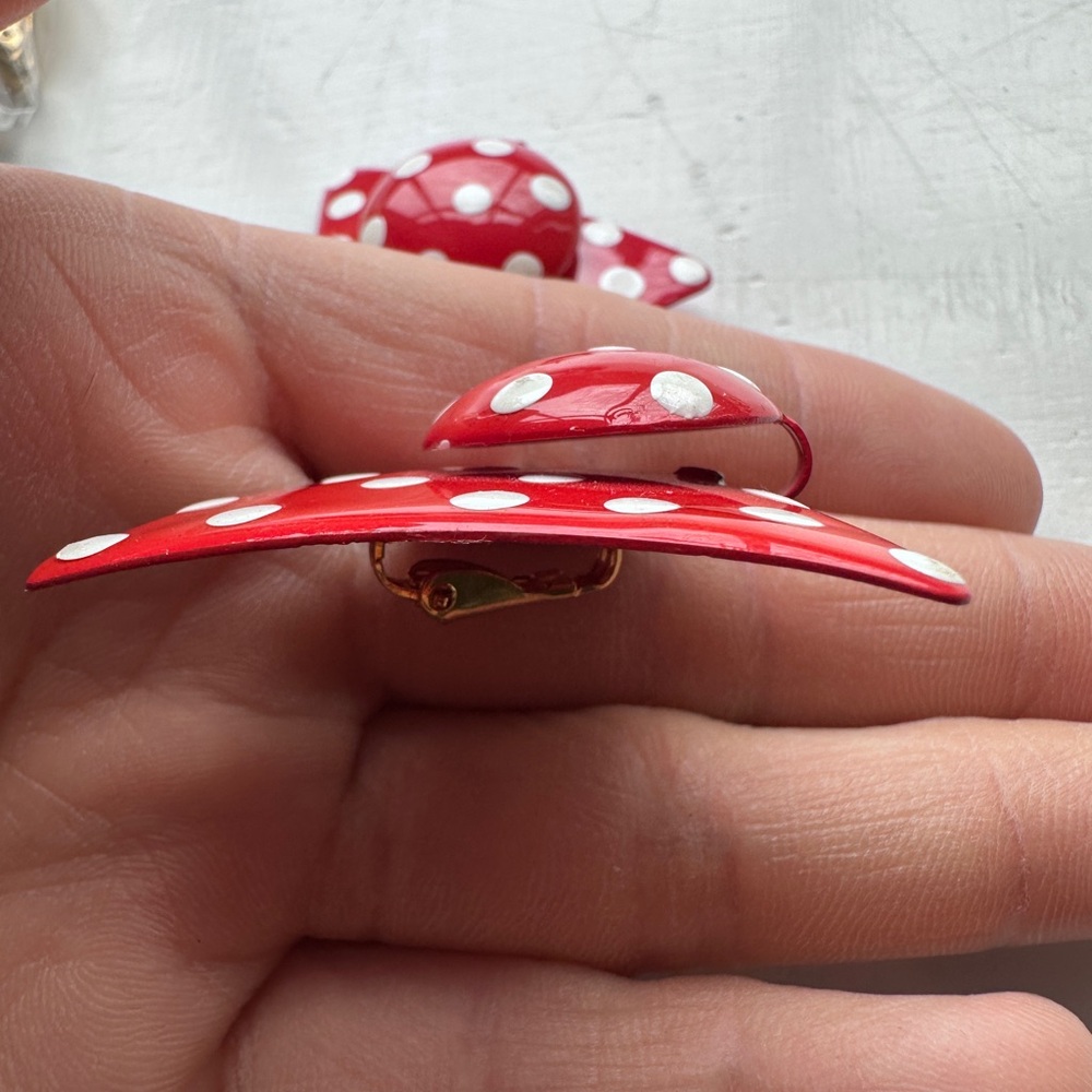 Vtg 80s 90s oversized funky Red white Polka Dot Clip-ons earrings triangle - Picture 7 of 10